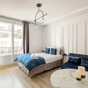 Appart hôtel Square Villaret, Paris